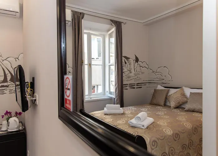 Capital Luxury Πανσιόν