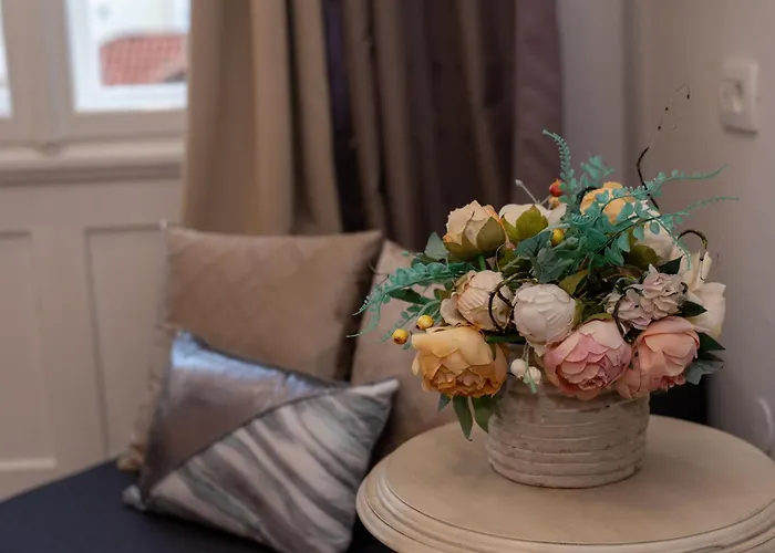 Capital Luxury Πανσιόν